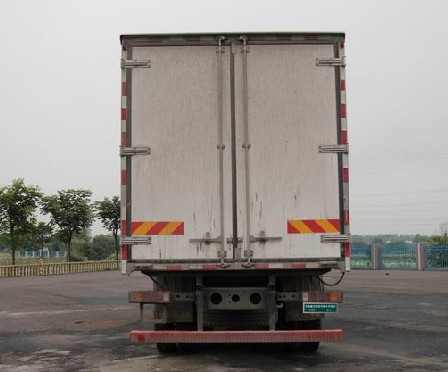 重汽豪沃9米6前四后八冷藏车