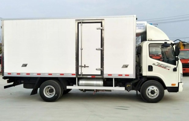 国五解放J6F 5.2米冷藏车