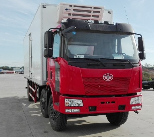 国五解放J6小三轴8.7米冷藏车