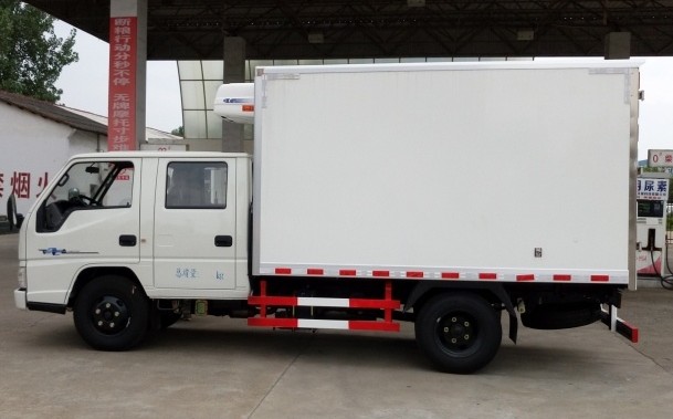 江铃新顺达双排座3.2米冷藏车