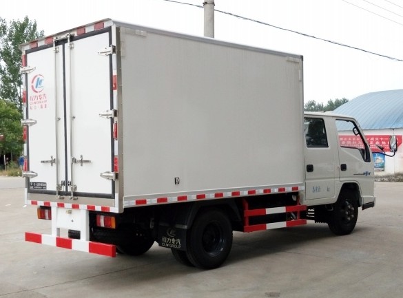 江铃新顺达双排座3.2米冷藏车