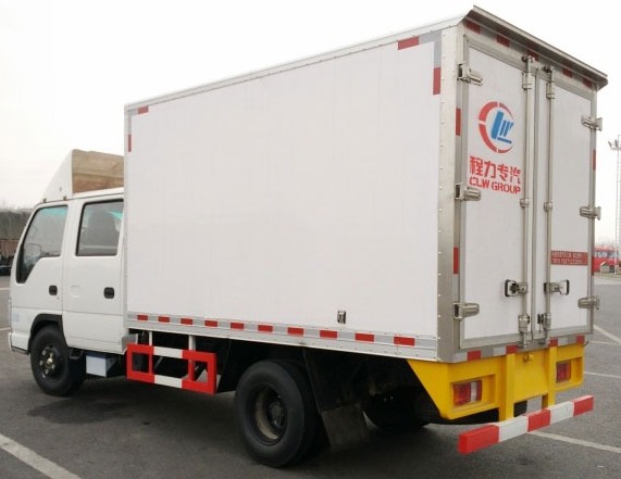 庆铃五十铃100P双排座4.2米冷藏车