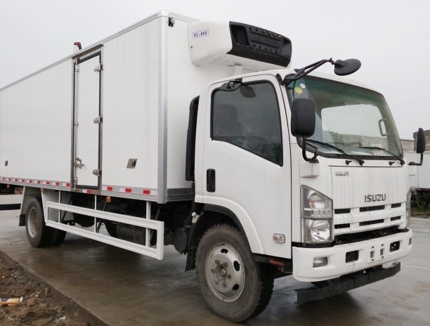 庆铃五十铃700P单排6.8米冷藏车