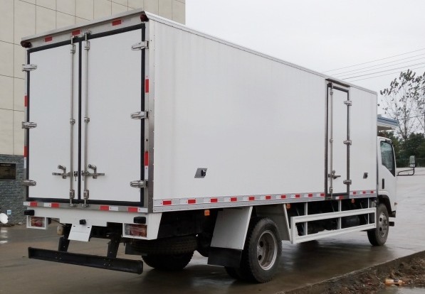 庆铃五十铃700P单排6.8米冷藏车