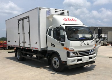 国五江淮骏铃一排半5.2米冷藏车