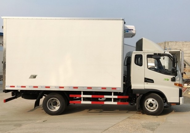 江淮骏铃V5国五一排半4.2米冷藏车