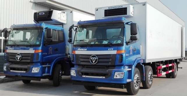 福田欧曼ETX小三轴9.6米冷藏车