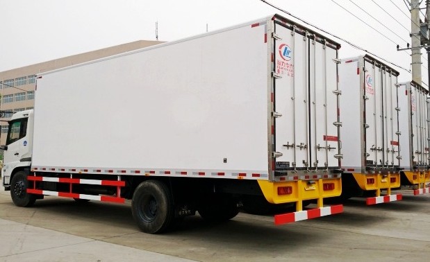 国五东风天锦单桥7.6米冷藏车
