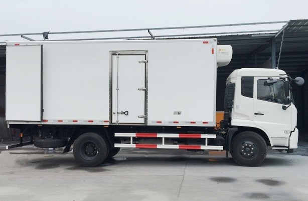 国五东风天锦6.1米冷藏车