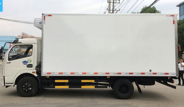 国五东风多利卡5.1米冷藏车