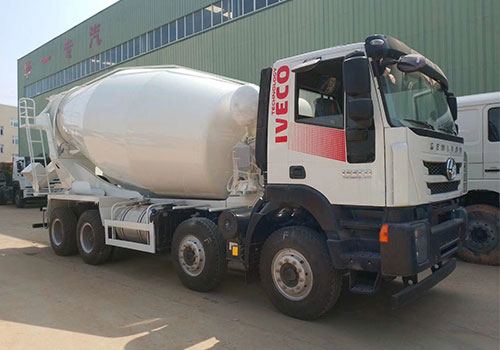 上汽红岩前四后八搅拌车