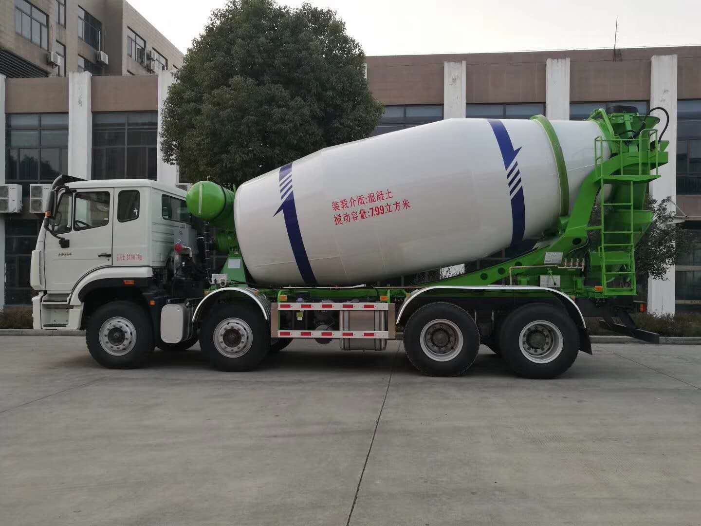 重汽豪瀚前四后八搅拌车