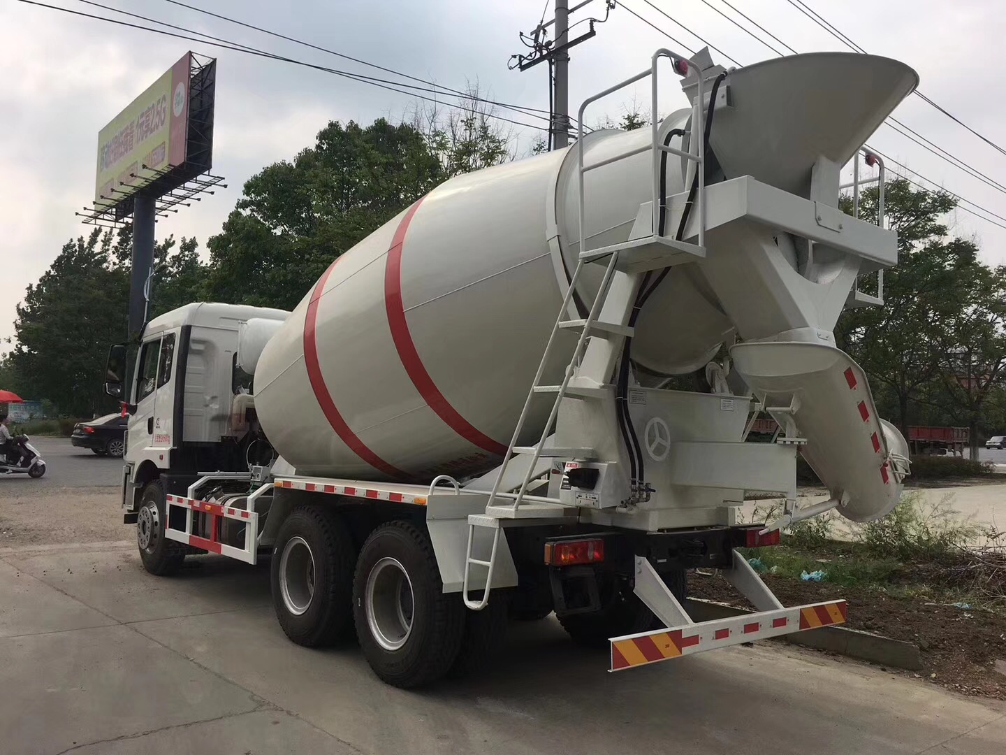 大运风驰后双桥搅拌车