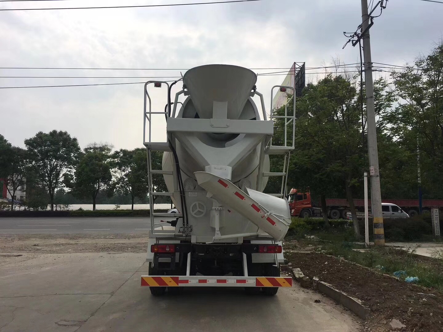 大运风驰后双桥搅拌车