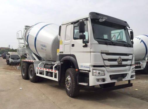 重汽豪沃后双桥12方土搅拌车