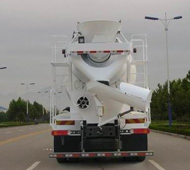 重汽豪沃后双桥12方土搅拌车