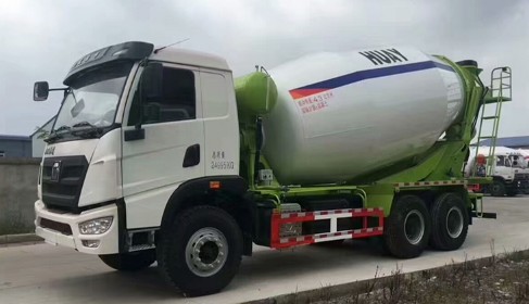 徐工祺龙后双桥搅拌车
