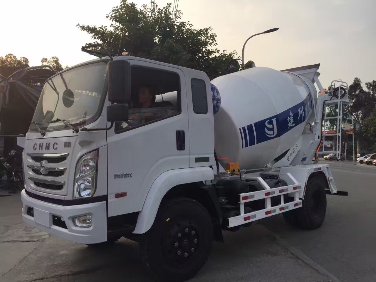 现代南骏搅拌车