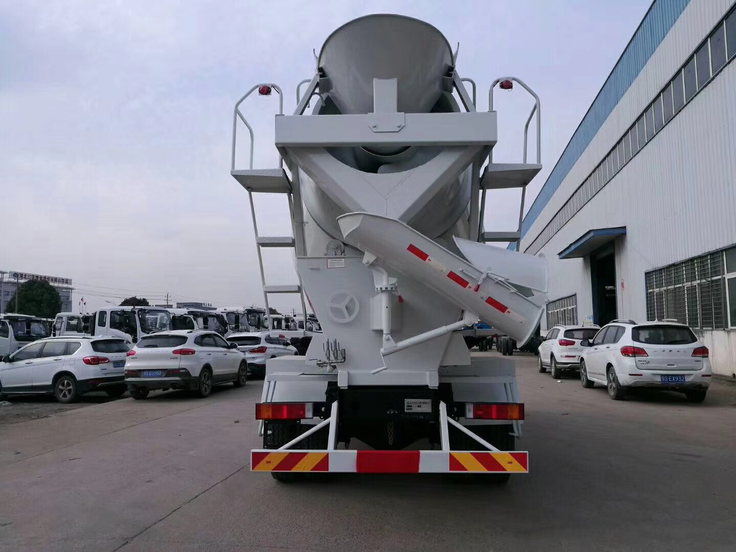航天万山搅拌车