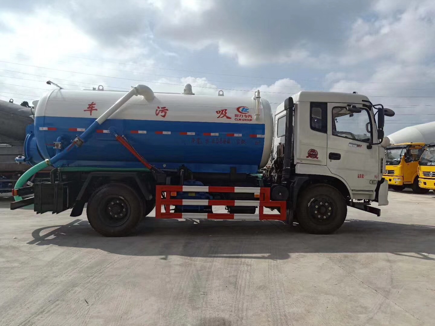 东风御虎10方吸污车