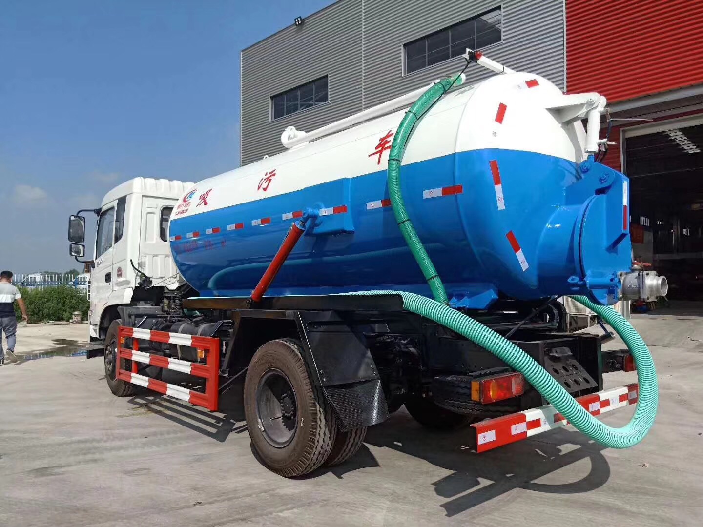 东风御虎10方吸污车