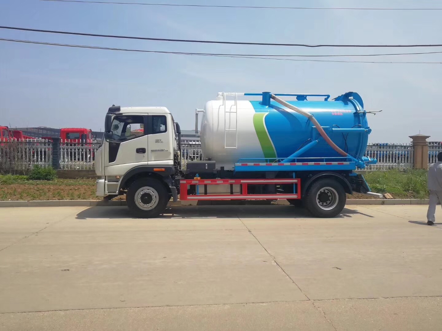 福田瑞沃13方吸污车