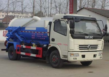 东风多利卡8方吸污车