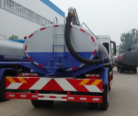 东风多利卡D9 12方吸粪车
