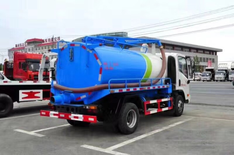 大运5方吸粪车