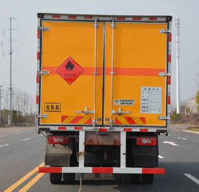 福田欧曼6.2米易燃液体厢式运输车