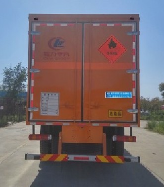 福田欧曼小三轴7.7米易燃液体厢式运输车