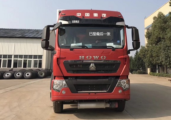 重汽豪沃前四后八9.4米易燃液体厢式运输车