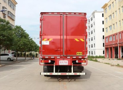 福田欧曼前四后六9.5米易燃液体厢式运输车