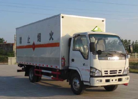 庆铃五十铃4.15米易燃液体厢式运输车