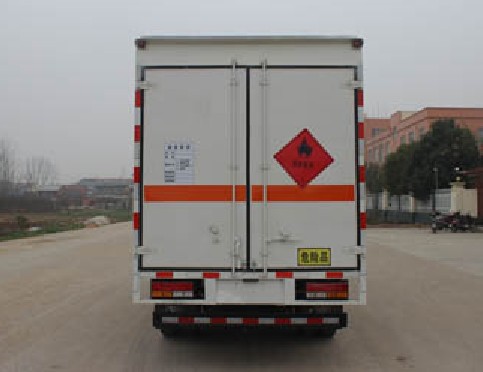 大运4.14米易燃液体厢式运输车