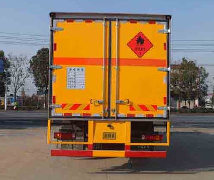 重汽豪瀚6.25米易燃液体厢式运输车