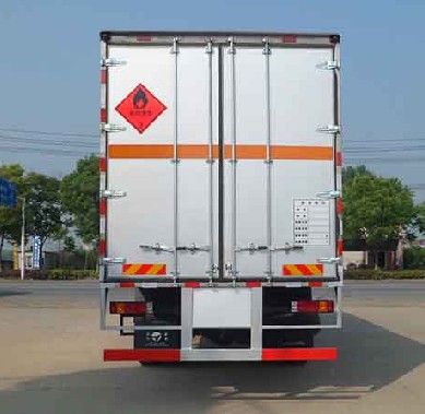 重汽豪瀚小三轴9.58米易燃液体厢式运输车