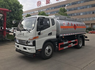江淮新骏铃V7 8吨油罐车图片 江淮新骏铃V7 8吨油罐车图片