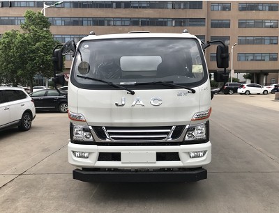 江淮新骏铃V7 8吨油罐车