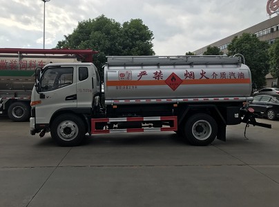 江淮新骏铃V7 8吨油罐车