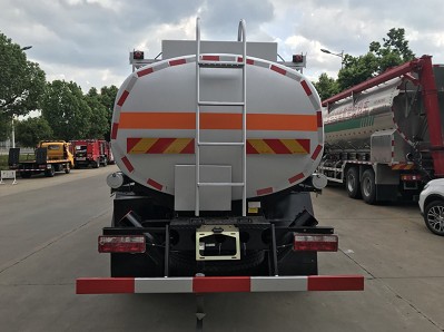 江淮新骏铃V7 8吨油罐车