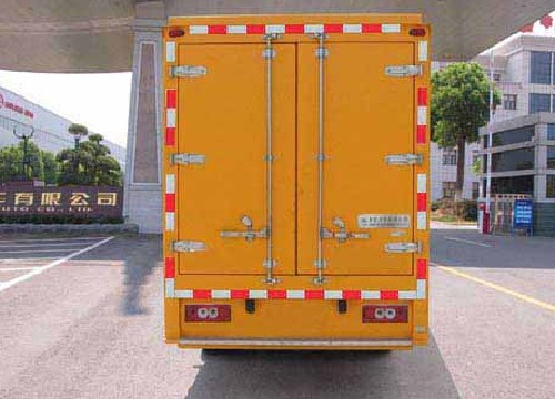 江铃100-200KW应急电源车