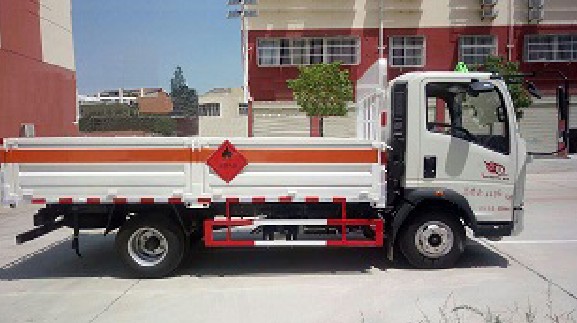 重汽豪沃4.1米气瓶运输车