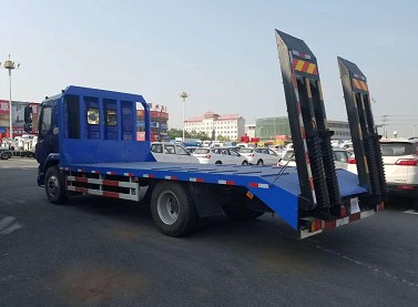 东风柳汽乘龙单桥平板运输车