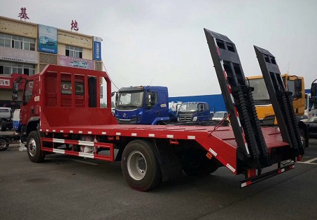东风柳汽乘龙单桥200马力平板运输车