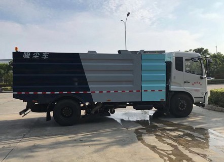 东风天锦吸尘车