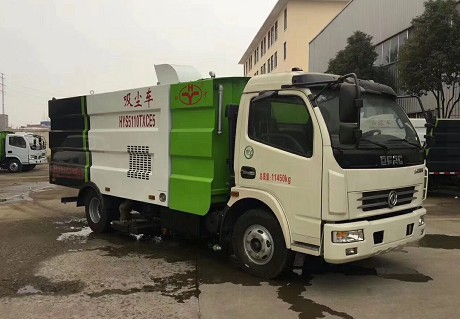 东风多利卡吸尘车（3800轴距）
