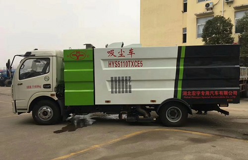 东风多利卡吸尘车（3800轴距）