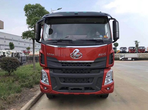 东风柳汽小三轴铝合金油罐车