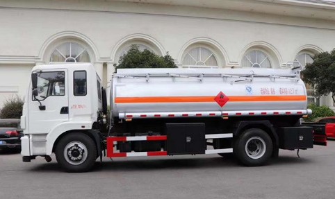 东风锦程4X2运油车，购东风锦程，伴您锦绣前程！